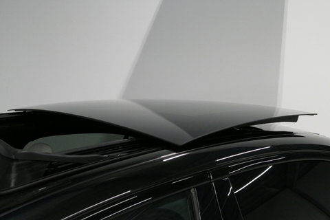 Mercedes-Benz C-Klasse 300 e AMG Line / C63s Look Diffuser / Panamericana Grille / Maxton Design Bodykit V.2 / Panoramadak / Elektr. verstelbare voorstoelen + memory / Stoelkoeling & -verwarming / Digital Light / Ambienteverlichting Plus / HUD / Rondomzichtcamera / 20'' LMV / S