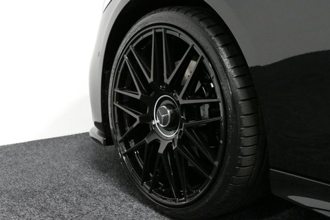 Mercedes-Benz C-Klasse 300 e AMG Line / C63s Look Diffuser / Panamericana Grille / Maxton Design Bodykit V.2 / Panoramadak / Elektr. verstelbare voorstoelen + memory / Stoelkoeling & -verwarming / Digital Light / Ambienteverlichting Plus / HUD / Rondomzichtcamera / 20'' LMV / S