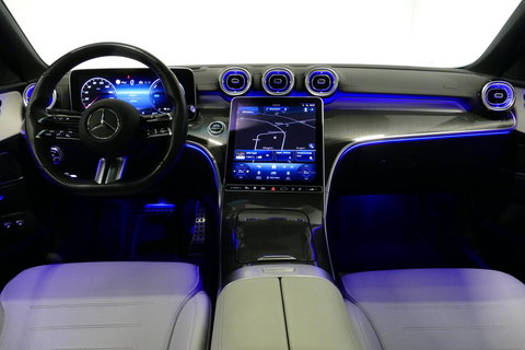 Mercedes-Benz C-Klasse 300 e AMG Line / C63s Look Diffuser / Panamericana Grille / Maxton Design Bodykit V.2 / Panoramadak / Elektr. verstelbare voorstoelen + memory / Stoelkoeling & -verwarming / Digital Light / Ambienteverlichting Plus / HUD / Rondomzichtcamera / 20'' LMV / S