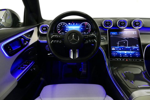 Mercedes-Benz C-Klasse 300 e AMG Line / C63s Look Diffuser / Panamericana Grille / Maxton Design Bodykit V.2 / Panoramadak / Elektr. verstelbare voorstoelen + memory / Stoelkoeling & -verwarming / Digital Light / Ambienteverlichting Plus / HUD / Rondomzichtcamera / 20'' LMV / S