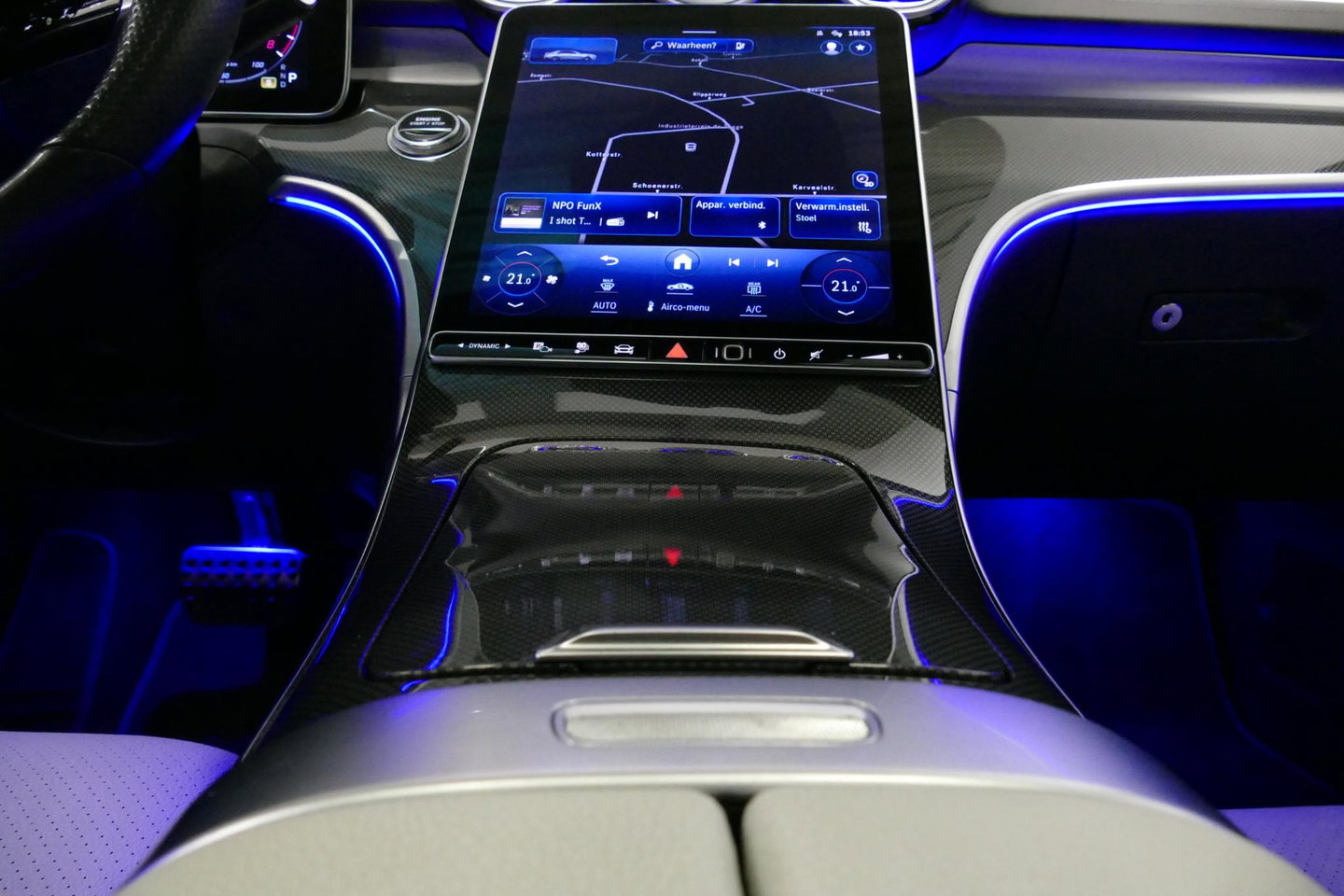 Mercedes-Benz C-Klasse 300 e AMG Line / C63s Look Diffuser / Panamericana Grille / Maxton Design Bodykit V.2 / Panoramadak / Elektr. verstelbare voorstoelen + memory / Stoelkoeling & -verwarming / Digital Light / Ambienteverlichting Plus / HUD / Rondomzichtcamera / 20'' LMV / S