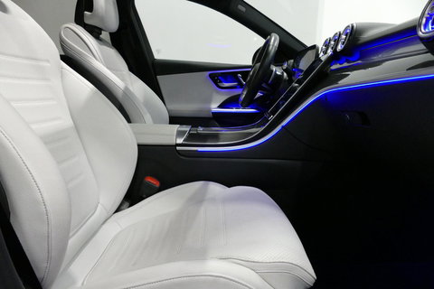 Mercedes-Benz C-Klasse 300 e AMG Line / C63s Look Diffuser / Panamericana Grille / Maxton Design Bodykit V.2 / Panoramadak / Elektr. verstelbare voorstoelen + memory / Stoelkoeling & -verwarming / Digital Light / Ambienteverlichting Plus / HUD / Rondomzichtcamera / 20'' LMV / S