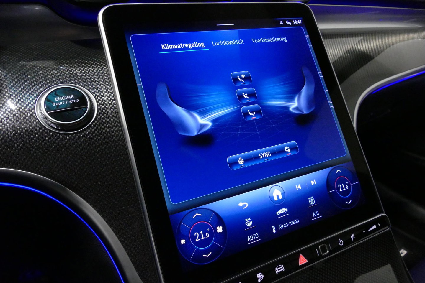 Mercedes-Benz C-Klasse 300 e AMG Line / C63s Look Diffuser / Panamericana Grille / Maxton Design Bodykit V.2 / Panoramadak / Elektr. verstelbare voorstoelen + memory / Stoelkoeling & -verwarming / Digital Light / Ambienteverlichting Plus / HUD / Rondomzichtcamera / 20'' LMV / S