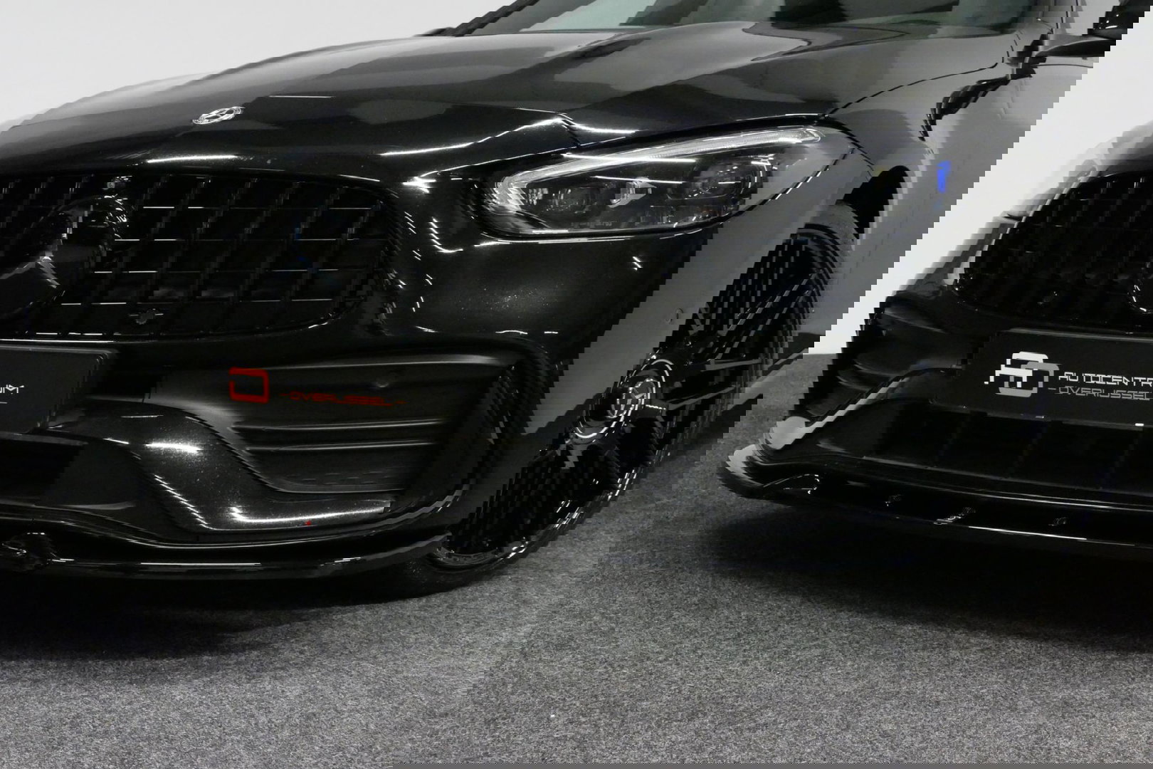 Mercedes-Benz C-Klasse 300 e AMG Line / C63s Look Diffuser / Panamericana Grille / Maxton Design Bodykit V.2 / Panoramadak / Elektr. verstelbare voorstoelen + memory / Stoelkoeling & -verwarming / Digital Light / Ambienteverlichting Plus / HUD / Rondomzichtcamera / 20'' LMV / S