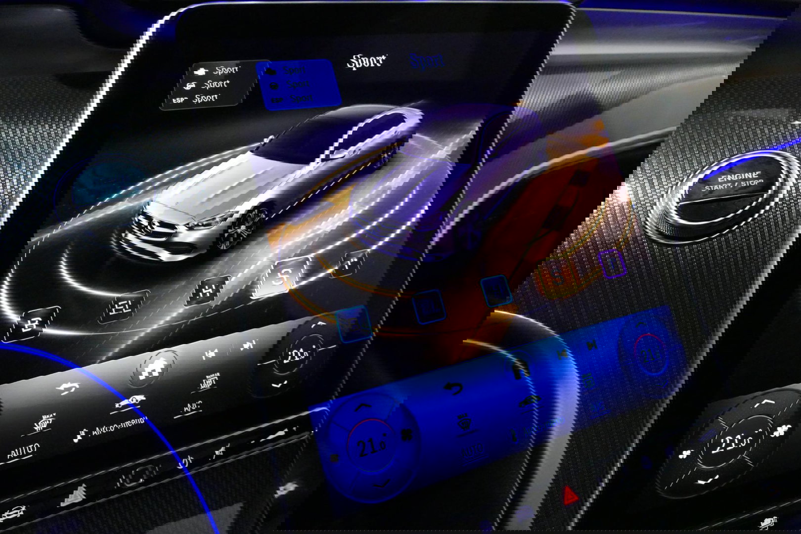 Mercedes-Benz C-Klasse 300 e AMG Line / C63s Look Diffuser / Panamericana Grille / Maxton Design Bodykit V.2 / Panoramadak / Elektr. verstelbare voorstoelen + memory / Stoelkoeling & -verwarming / Digital Light / Ambienteverlichting Plus / HUD / Rondomzichtcamera / 20'' LMV / S