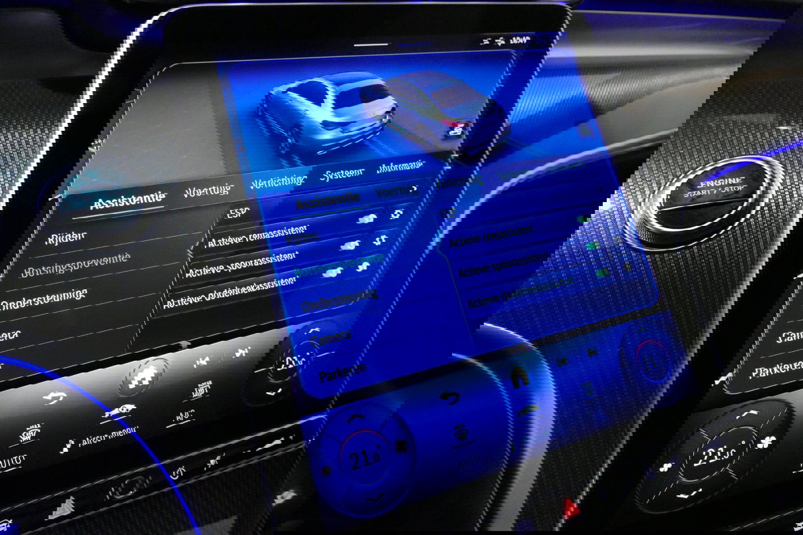 Mercedes-Benz C-Klasse 300 e AMG Line / C63s Look Diffuser / Panamericana Grille / Maxton Design Bodykit V.2 / Panoramadak / Elektr. verstelbare voorstoelen + memory / Stoelkoeling & -verwarming / Digital Light / Ambienteverlichting Plus / HUD / Rondomzichtcamera / 20'' LMV / S