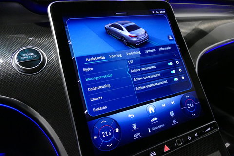 Mercedes-Benz C-Klasse 300 e AMG Line / C63s Look Diffuser / Panamericana Grille / Maxton Design Bodykit V.2 / Panoramadak / Elektr. verstelbare voorstoelen + memory / Stoelkoeling & -verwarming / Digital Light / Ambienteverlichting Plus / HUD / Rondomzichtcamera / 20'' LMV / S