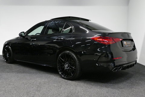 Mercedes-Benz C-Klasse 300 e AMG Line / C63s Look Diffuser / Panamericana Grille / Maxton Design Bodykit V.2 / Panoramadak / Elektr. verstelbare voorstoelen + memory / Stoelkoeling & -verwarming / Digital Light / Ambienteverlichting Plus / HUD / Rondomzichtcamera / 20'' LMV / S