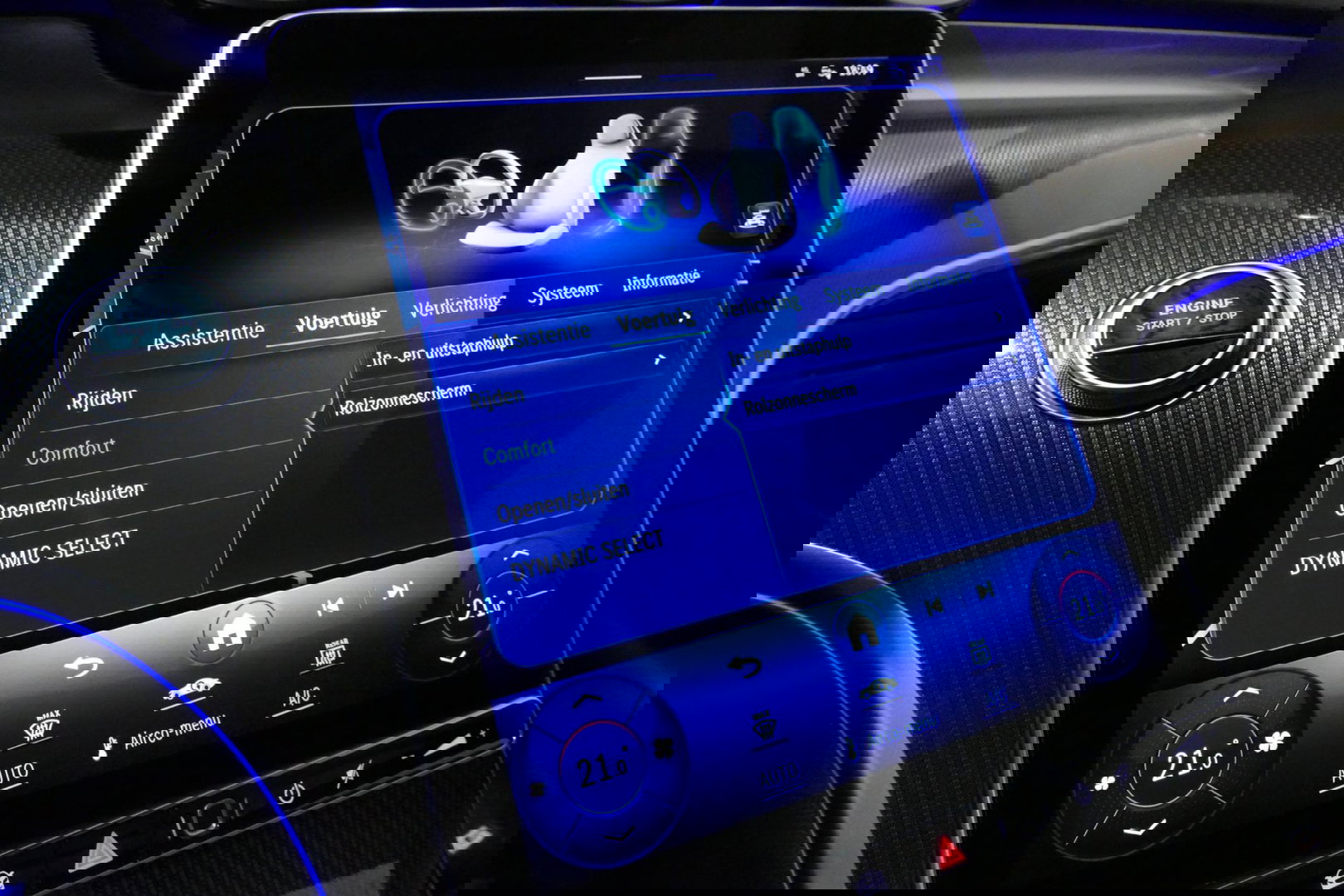 Mercedes-Benz C-Klasse 300 e AMG Line / C63s Look Diffuser / Panamericana Grille / Maxton Design Bodykit V.2 / Panoramadak / Elektr. verstelbare voorstoelen + memory / Stoelkoeling & -verwarming / Digital Light / Ambienteverlichting Plus / HUD / Rondomzichtcamera / 20'' LMV / S