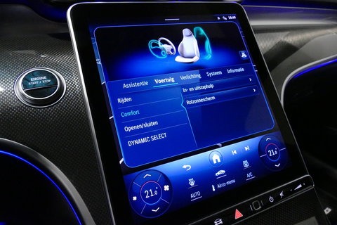 Mercedes-Benz C-Klasse 300 e AMG Line / C63s Look Diffuser / Panamericana Grille / Maxton Design Bodykit V.2 / Panoramadak / Elektr. verstelbare voorstoelen + memory / Stoelkoeling & -verwarming / Digital Light / Ambienteverlichting Plus / HUD / Rondomzichtcamera / 20'' LMV / S