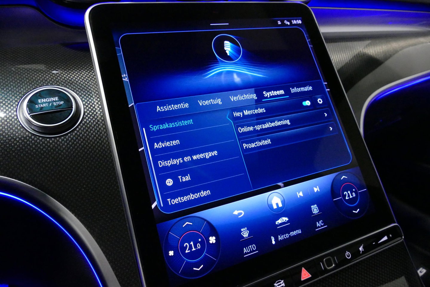 Mercedes-Benz C-Klasse 300 e AMG Line / C63s Look Diffuser / Panamericana Grille / Maxton Design Bodykit V.2 / Panoramadak / Elektr. verstelbare voorstoelen + memory / Stoelkoeling & -verwarming / Digital Light / Ambienteverlichting Plus / HUD / Rondomzichtcamera / 20'' LMV / S