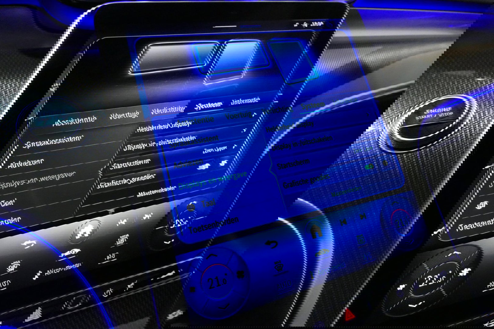 Mercedes-Benz C-Klasse 300 e AMG Line / C63s Look Diffuser / Panamericana Grille / Maxton Design Bodykit V.2 / Panoramadak / Elektr. verstelbare voorstoelen + memory / Stoelkoeling & -verwarming / Digital Light / Ambienteverlichting Plus / HUD / Rondomzichtcamera / 20'' LMV / S