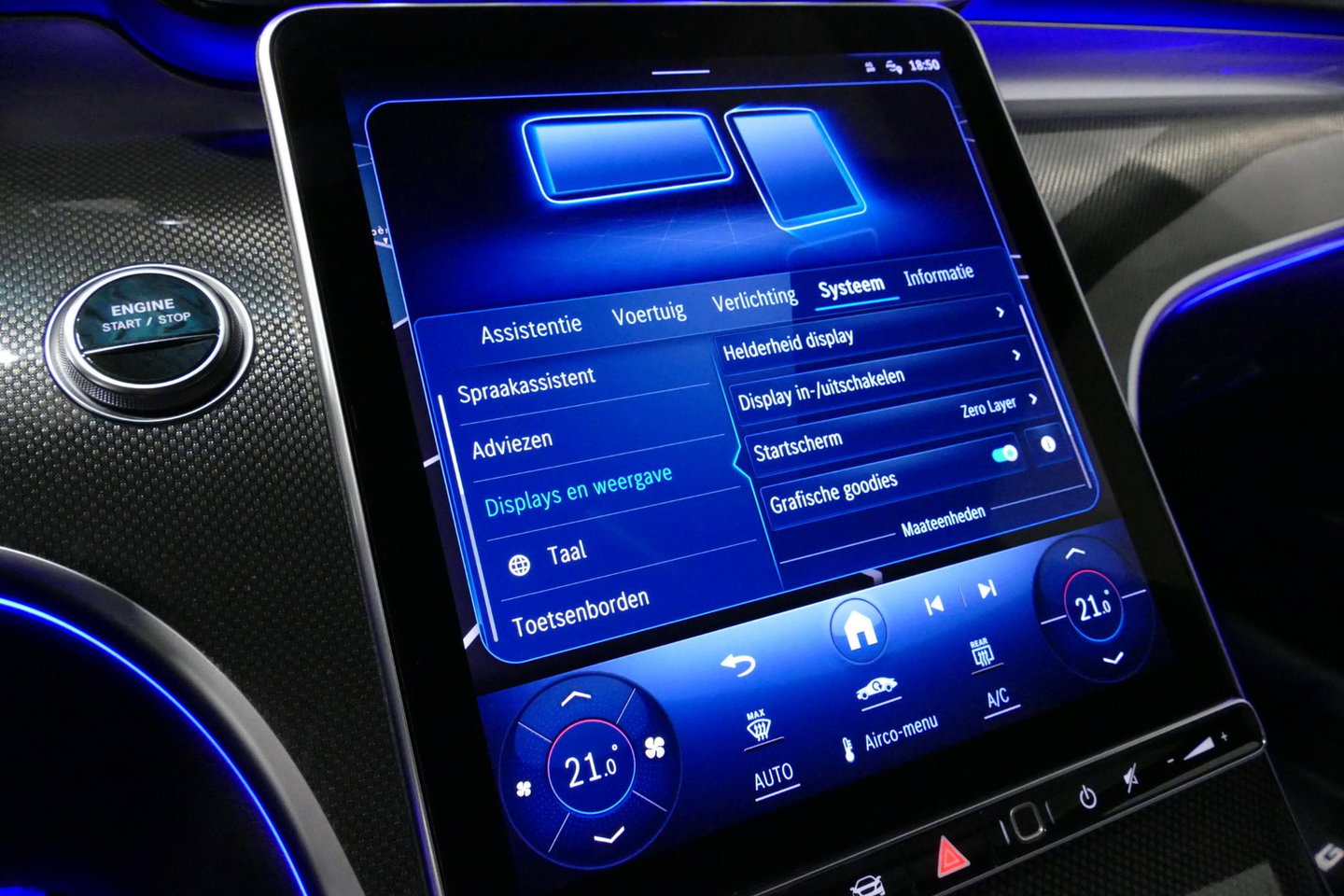 Mercedes-Benz C-Klasse 300 e AMG Line / C63s Look Diffuser / Panamericana Grille / Maxton Design Bodykit V.2 / Panoramadak / Elektr. verstelbare voorstoelen + memory / Stoelkoeling & -verwarming / Digital Light / Ambienteverlichting Plus / HUD / Rondomzichtcamera / 20'' LMV / S