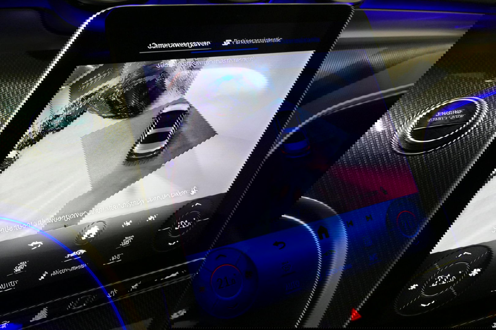 Mercedes-Benz C-Klasse 300 e AMG Line / C63s Look Diffuser / Panamericana Grille / Maxton Design Bodykit V.2 / Panoramadak / Elektr. verstelbare voorstoelen + memory / Stoelkoeling & -verwarming / Digital Light / Ambienteverlichting Plus / HUD / Rondomzichtcamera / 20'' LMV / S