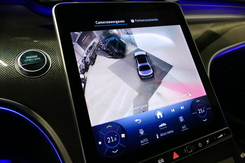 Mercedes-Benz C-Klasse 300 e AMG Line / C63s Look Diffuser / Panamericana Grille / Maxton Design Bodykit V.2 / Panoramadak / Elektr. verstelbare voorstoelen + memory / Stoelkoeling & -verwarming / Digital Light / Ambienteverlichting Plus / HUD / Rondomzichtcamera / 20'' LMV / S