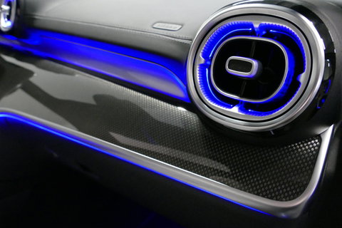 Mercedes-Benz C-Klasse 300 e AMG Line / C63s Look Diffuser / Panamericana Grille / Maxton Design Bodykit V.2 / Panoramadak / Elektr. verstelbare voorstoelen + memory / Stoelkoeling & -verwarming / Digital Light / Ambienteverlichting Plus / HUD / Rondomzichtcamera / 20'' LMV / S