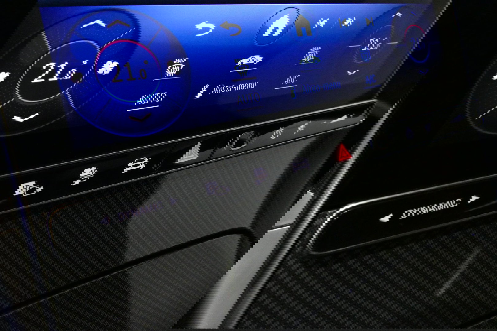 Mercedes-Benz C-Klasse 300 e AMG Line / C63s Look Diffuser / Panamericana Grille / Maxton Design Bodykit V.2 / Panoramadak / Elektr. verstelbare voorstoelen + memory / Stoelkoeling & -verwarming / Digital Light / Ambienteverlichting Plus / HUD / Rondomzichtcamera / 20'' LMV / S