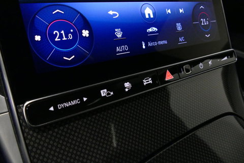 Mercedes-Benz C-Klasse 300 e AMG Line / C63s Look Diffuser / Panamericana Grille / Maxton Design Bodykit V.2 / Panoramadak / Elektr. verstelbare voorstoelen + memory / Stoelkoeling & -verwarming / Digital Light / Ambienteverlichting Plus / HUD / Rondomzichtcamera / 20'' LMV / S