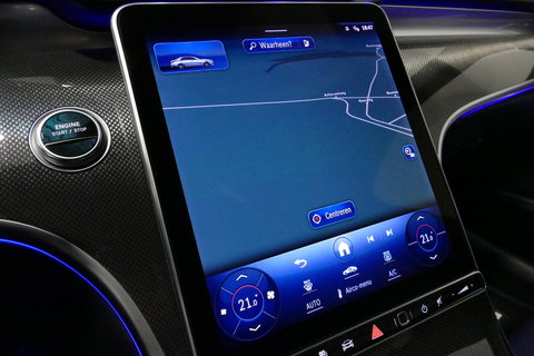 Mercedes-Benz C-Klasse 300 e AMG Line / C63s Look Diffuser / Panamericana Grille / Maxton Design Bodykit V.2 / Panoramadak / Elektr. verstelbare voorstoelen + memory / Stoelkoeling & -verwarming / Digital Light / Ambienteverlichting Plus / HUD / Rondomzichtcamera / 20'' LMV / S