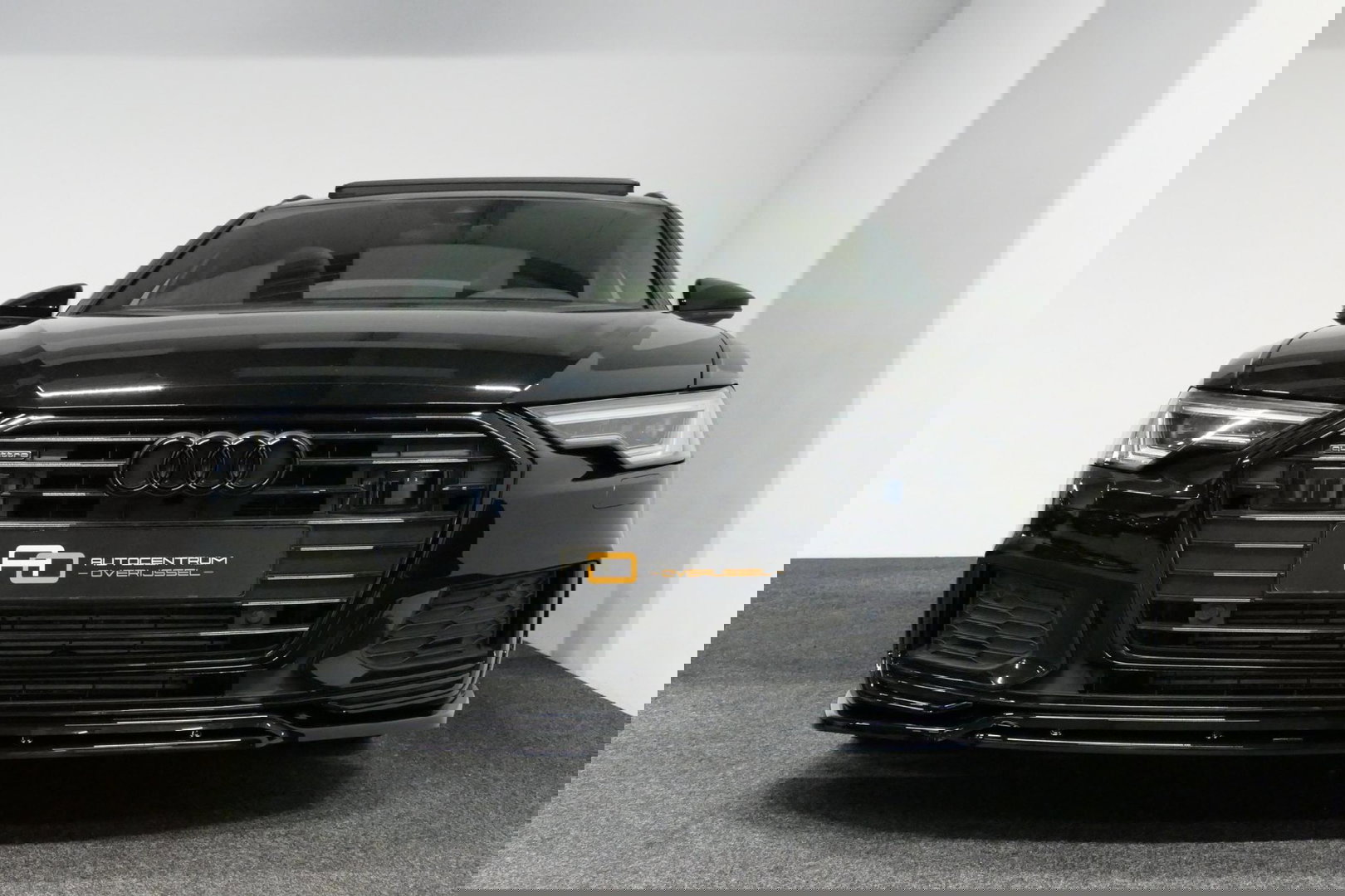 Audi A6 Avant 55 TFSI e quattro S Competition / RS6 Look / S Line / Maxton Design Bodykit V.2 / Panoramadak / Matrix LED / Stoelverwarming voor + achter / Apple Carplay - Android Auto / 21'' Vossen Look / Achteruitrijcamera / Dodehoek detectie / Audi Sound System