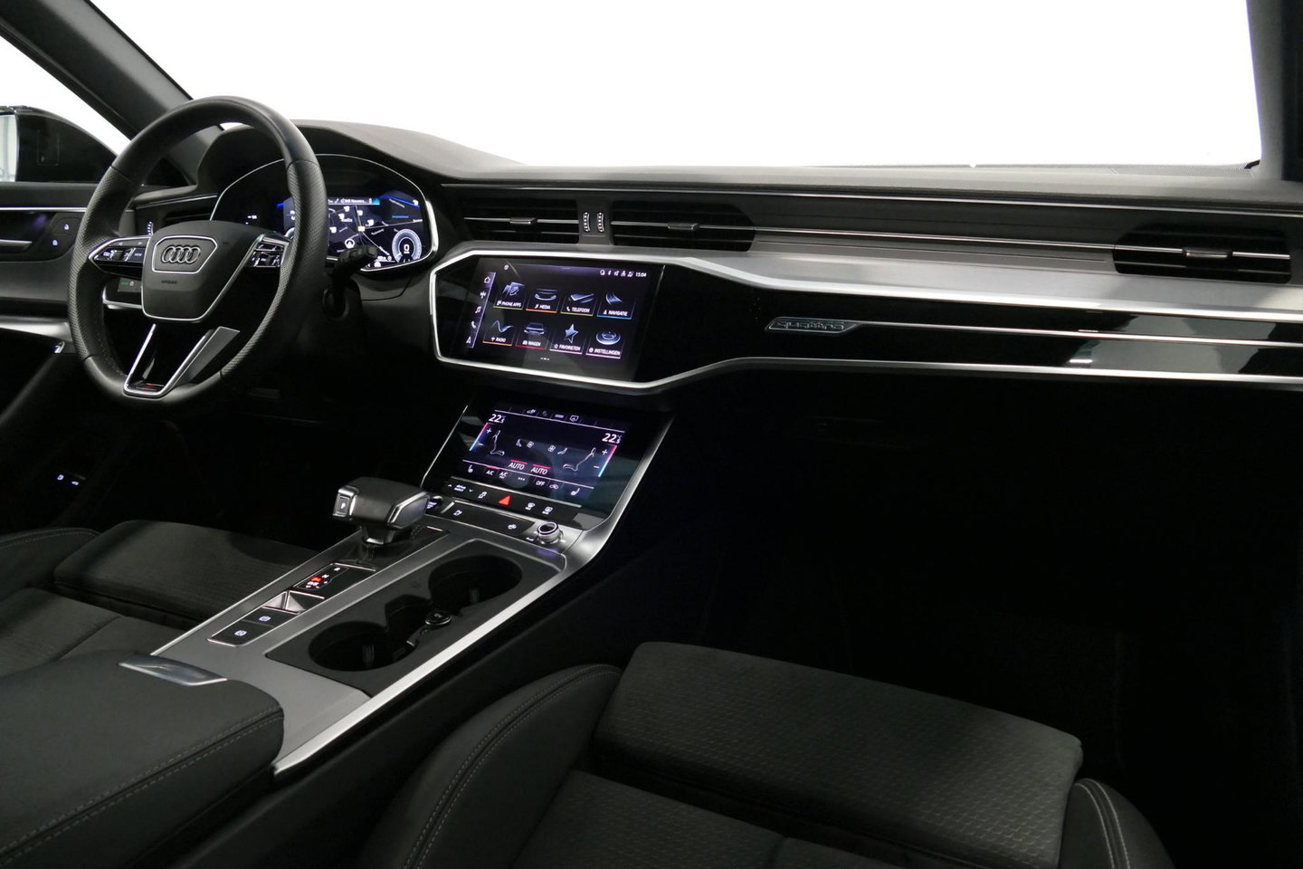 Audi A6 Avant 55 TFSI e quattro S Competition / RS6 Look / S Line / Maxton Design Bodykit V.2 / Panoramadak / Matrix LED / Stoelverwarming voor + achter / Apple Carplay - Android Auto / 21'' Vossen Look / Achteruitrijcamera / Dodehoek detectie / Audi Sound System