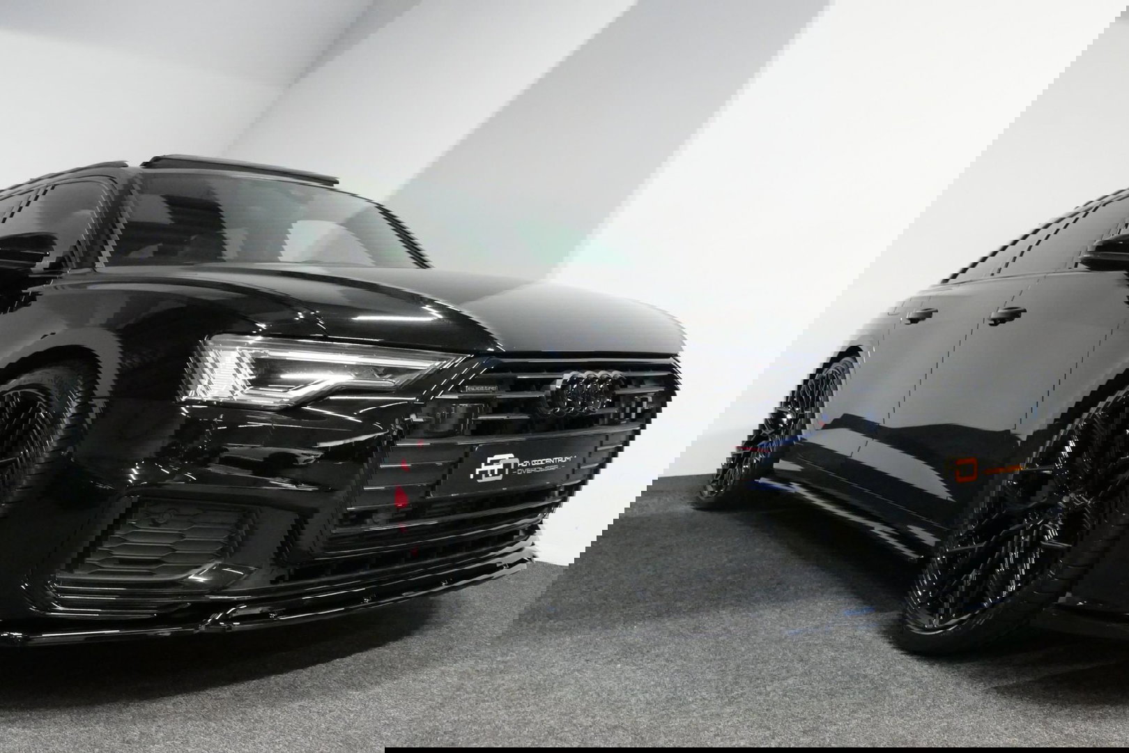 Audi A6 Avant 55 TFSI e quattro S Competition / RS6 Look / S Line / Maxton Design Bodykit V.2 / Panoramadak / Matrix LED / Stoelverwarming voor + achter / Apple Carplay - Android Auto / 21'' Vossen Look / Achteruitrijcamera / Dodehoek detectie / Audi Sound System