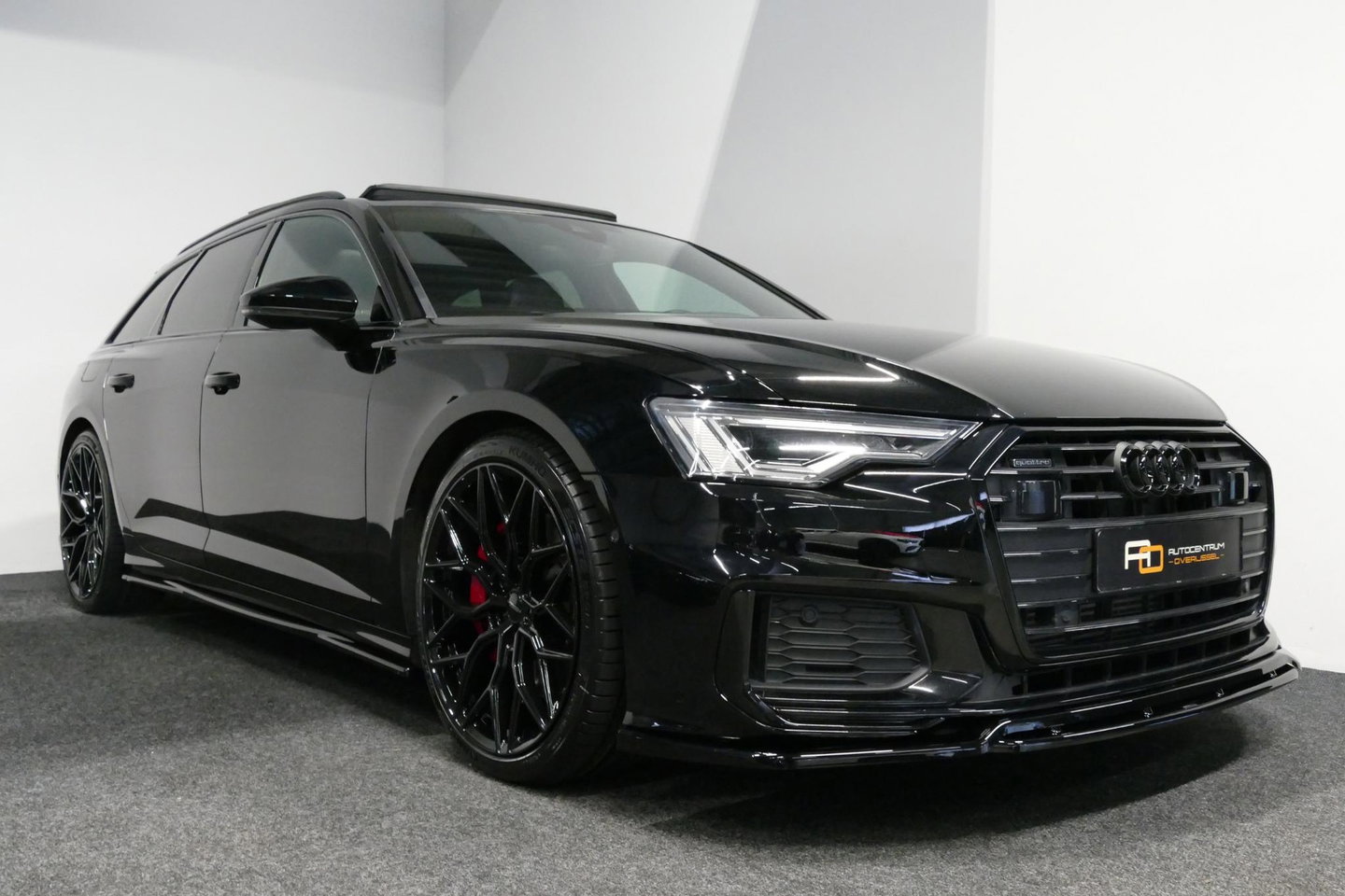 Audi A6 Avant 55 TFSI e quattro S Competition / RS6 Look / S Line / Maxton Design Bodykit V.2 / Panoramadak / Matrix LED / Stoelverwarming voor + achter / Apple Carplay - Android Auto / 21'' Vossen Look / Achteruitrijcamera / Dodehoek detectie / Audi Sound System