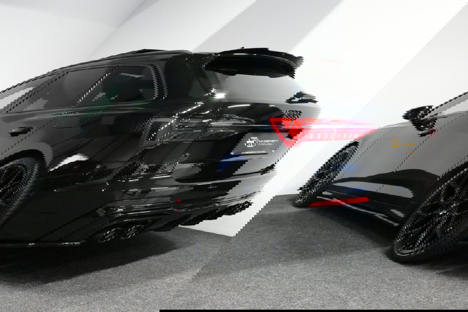 Audi A6 Avant 55 TFSI e quattro S Competition / RS6 Look / S Line / Maxton Design Bodykit V.2 / Panoramadak / Matrix LED / Stoelverwarming voor + achter / Apple Carplay - Android Auto / 21'' Vossen Look / Achteruitrijcamera / Dodehoek detectie / Audi Sound System