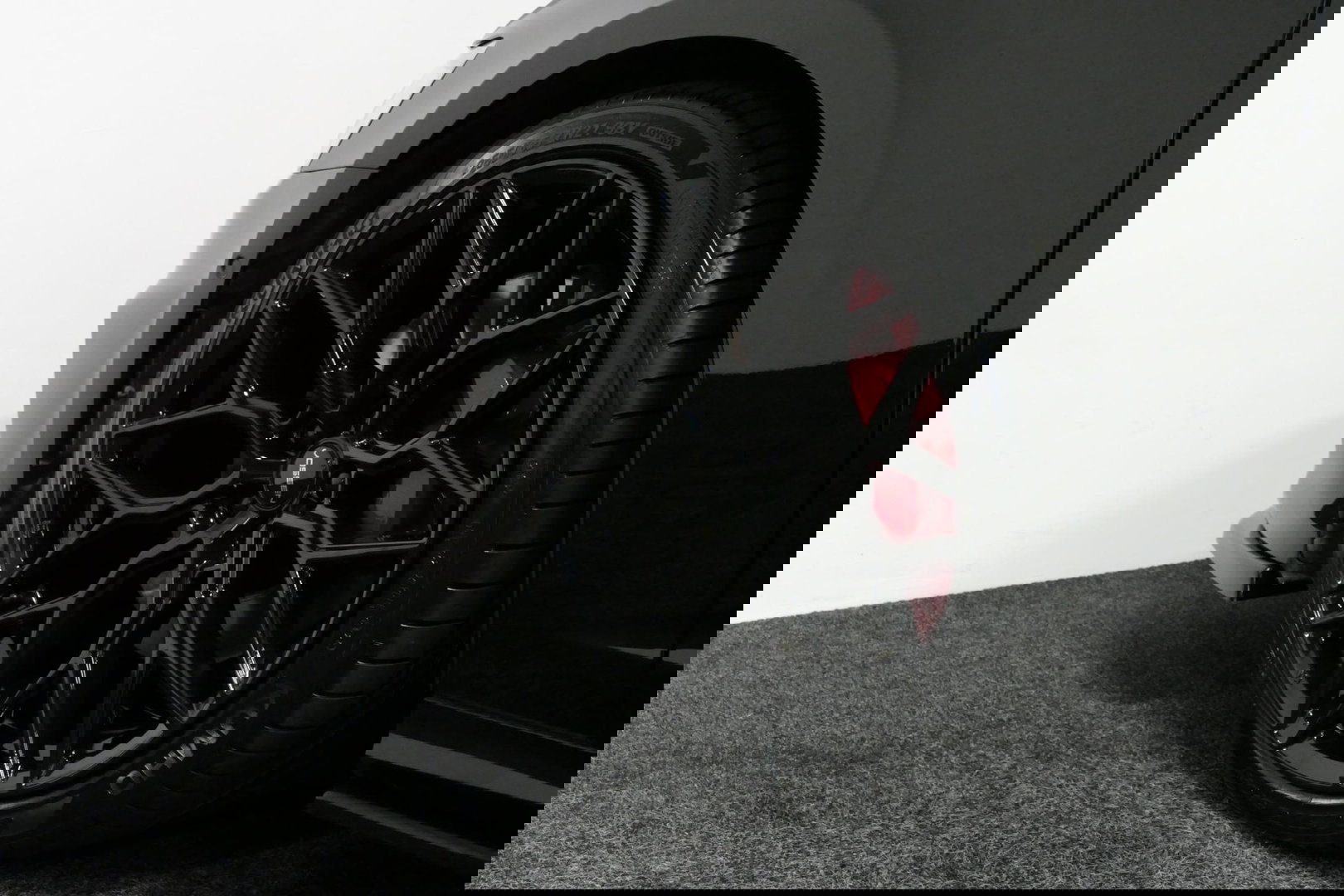 Audi A6 Avant 55 TFSI e quattro S Competition / RS6 Look / S Line / Maxton Design Bodykit V.2 / Panoramadak / Matrix LED / Stoelverwarming voor + achter / Apple Carplay - Android Auto / 21'' Vossen Look / Achteruitrijcamera / Dodehoek detectie / Audi Sound System