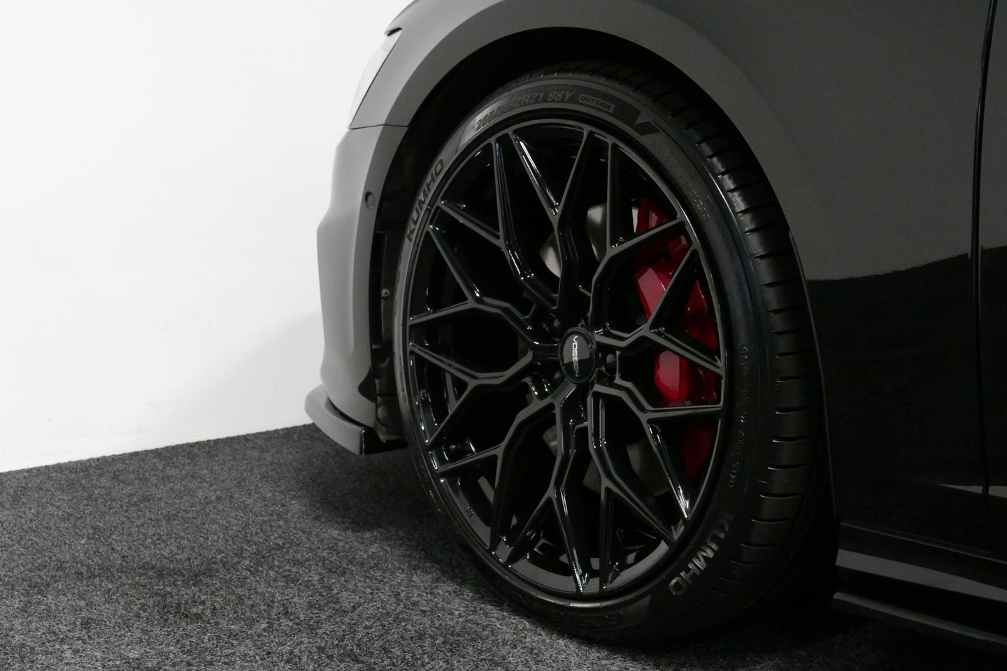 Audi A6 Avant 55 TFSI e quattro S Competition / RS6 Look / S Line / Maxton Design Bodykit V.2 / Panoramadak / Matrix LED / Stoelverwarming voor + achter / Apple Carplay - Android Auto / 21'' Vossen Look / Achteruitrijcamera / Dodehoek detectie / Audi Sound System