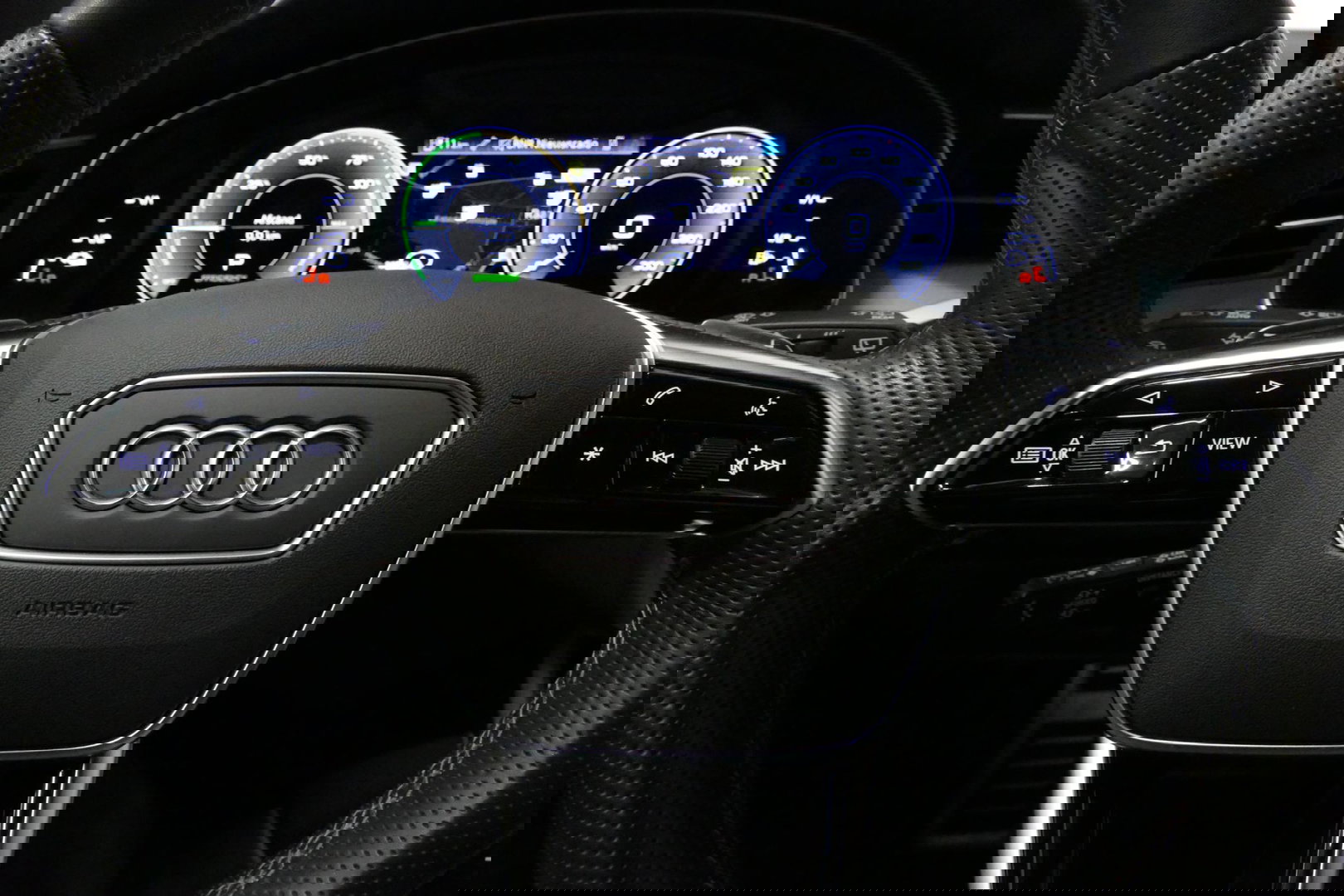 Audi A6 Avant 55 TFSI e quattro S Competition / RS6 Look / S Line / Maxton Design Bodykit V.2 / Panoramadak / Matrix LED / Stoelverwarming voor + achter / Apple Carplay - Android Auto / 21'' Vossen Look / Achteruitrijcamera / Dodehoek detectie / Audi Sound System