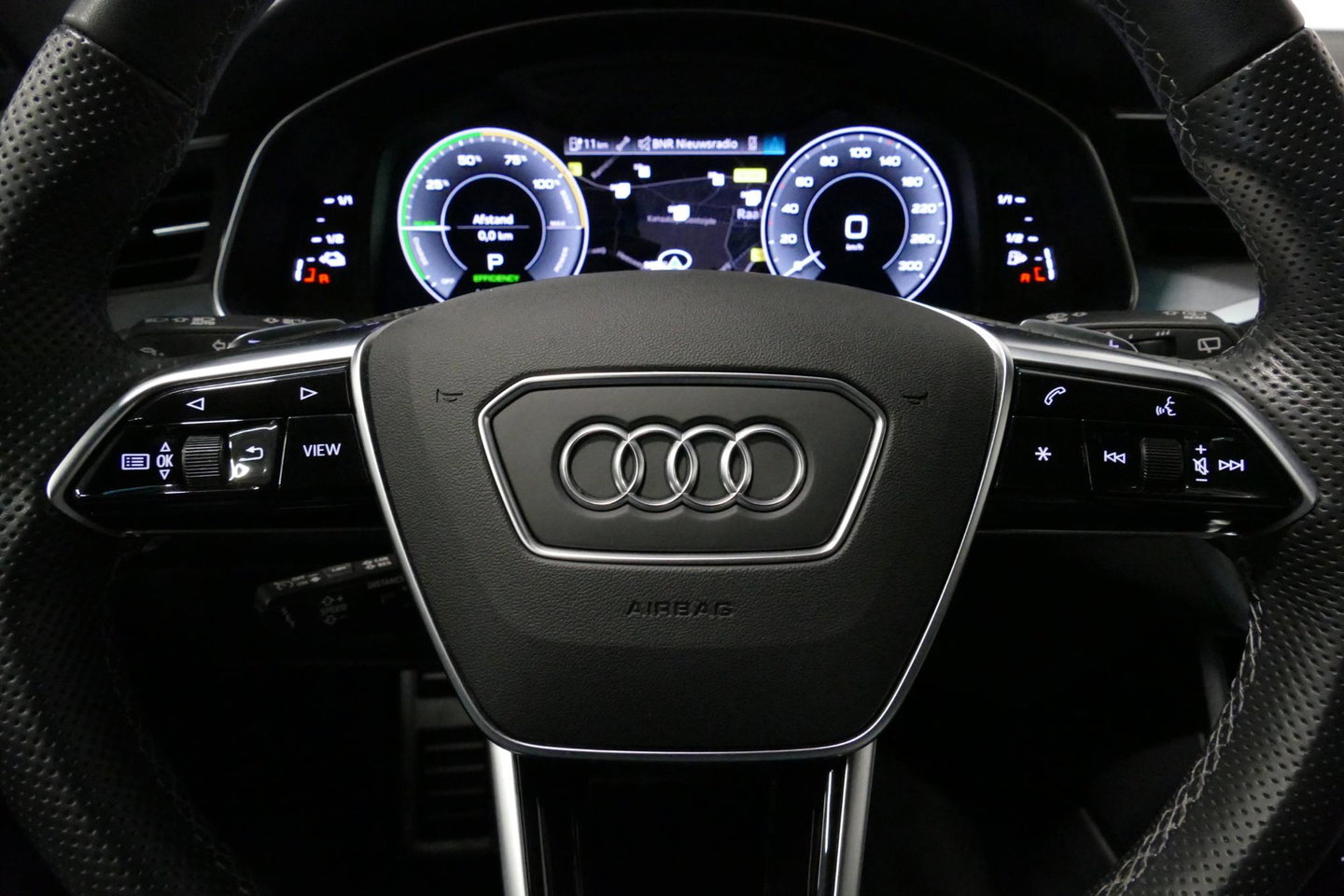 Audi A6 Avant 55 TFSI e quattro S Competition / RS6 Look / S Line / Maxton Design Bodykit V.2 / Panoramadak / Matrix LED / Stoelverwarming voor + achter / Apple Carplay - Android Auto / 21'' Vossen Look / Achteruitrijcamera / Dodehoek detectie / Audi Sound System