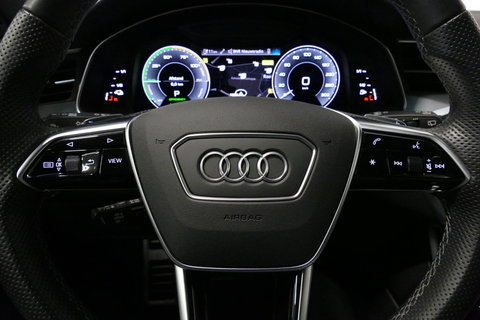 Audi A6 Avant 55 TFSI e quattro S Competition / RS6 Look / S Line / Maxton Design Bodykit V.2 / Panoramadak / Matrix LED / Stoelverwarming voor + achter / Apple Carplay - Android Auto / 21'' Vossen Look / Achteruitrijcamera / Dodehoek detectie / Audi Sound System