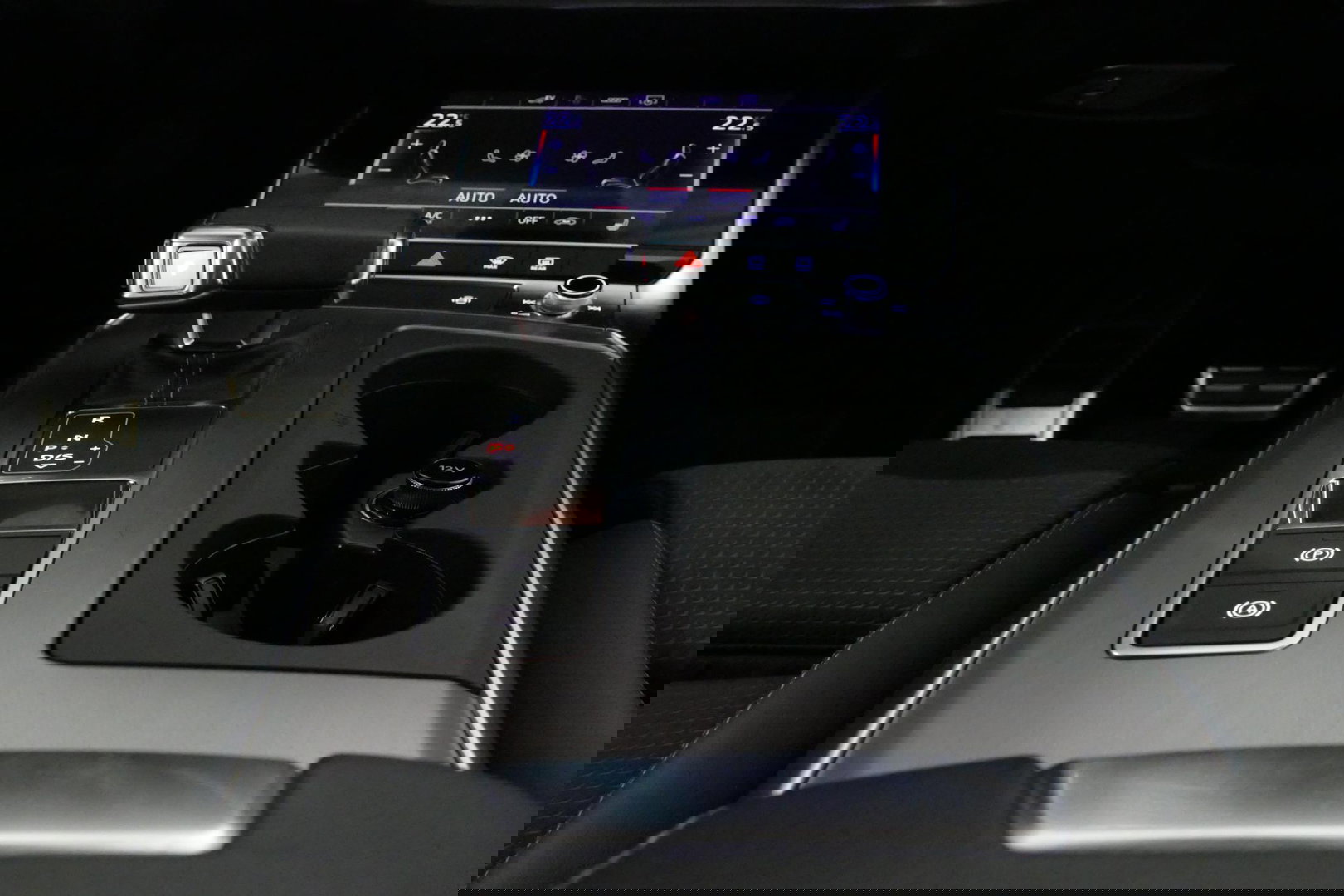 Audi A6 Avant 55 TFSI e quattro S Competition / RS6 Look / S Line / Maxton Design Bodykit V.2 / Panoramadak / Matrix LED / Stoelverwarming voor + achter / Apple Carplay - Android Auto / 21'' Vossen Look / Achteruitrijcamera / Dodehoek detectie / Audi Sound System