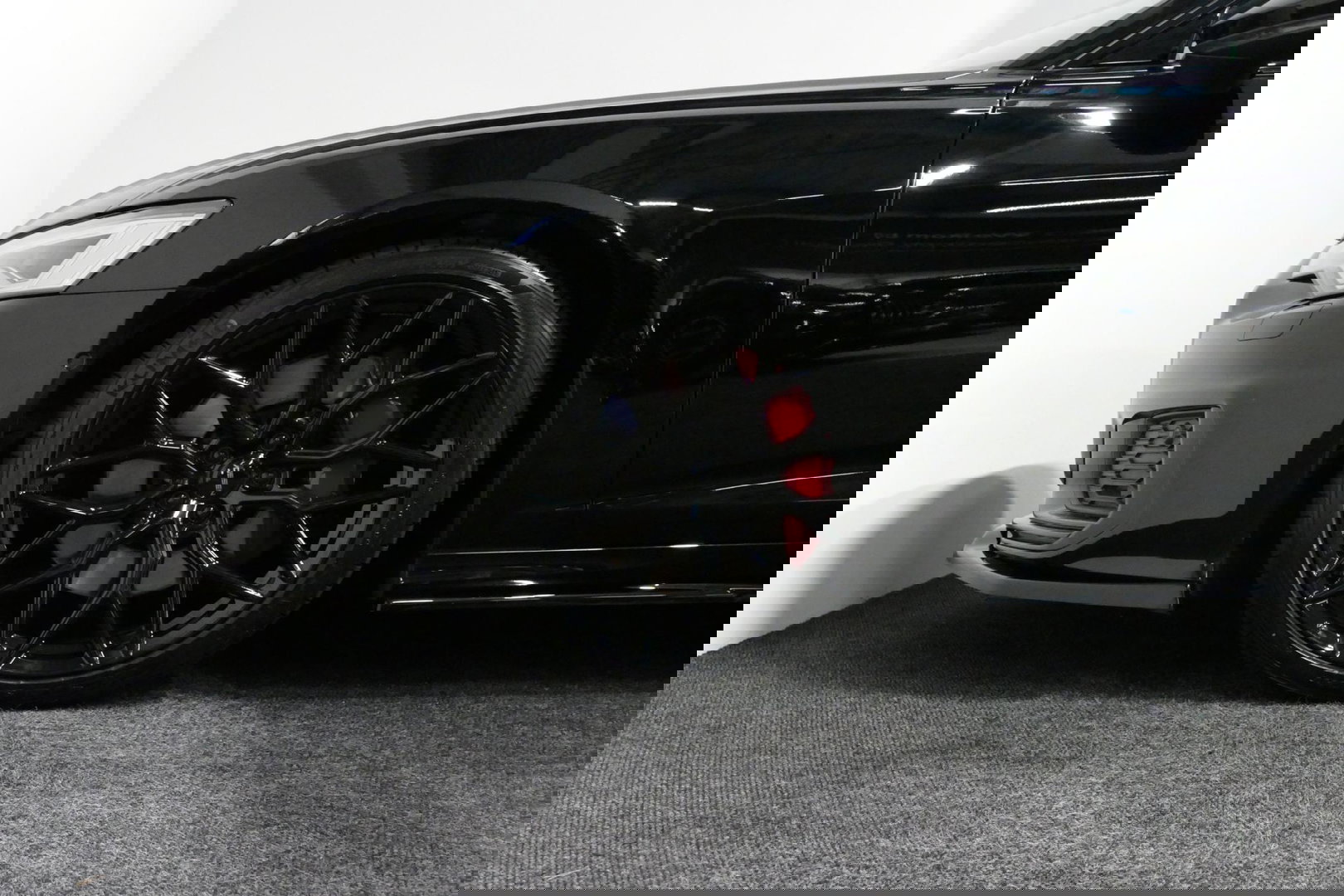 Audi A6 Avant 55 TFSI e quattro S Competition / RS6 Look / S Line / Maxton Design Bodykit V.2 / Panoramadak / Matrix LED / Stoelverwarming voor + achter / Apple Carplay - Android Auto / 21'' Vossen Look / Achteruitrijcamera / Dodehoek detectie / Audi Sound System