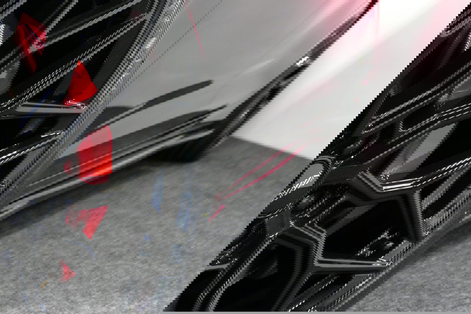 Audi A6 Avant 55 TFSI e quattro S Competition / RS6 Look / S Line / Maxton Design Bodykit V.2 / Panoramadak / Matrix LED / Stoelverwarming voor + achter / Apple Carplay - Android Auto / 21'' Vossen Look / Achteruitrijcamera / Dodehoek detectie / Audi Sound System