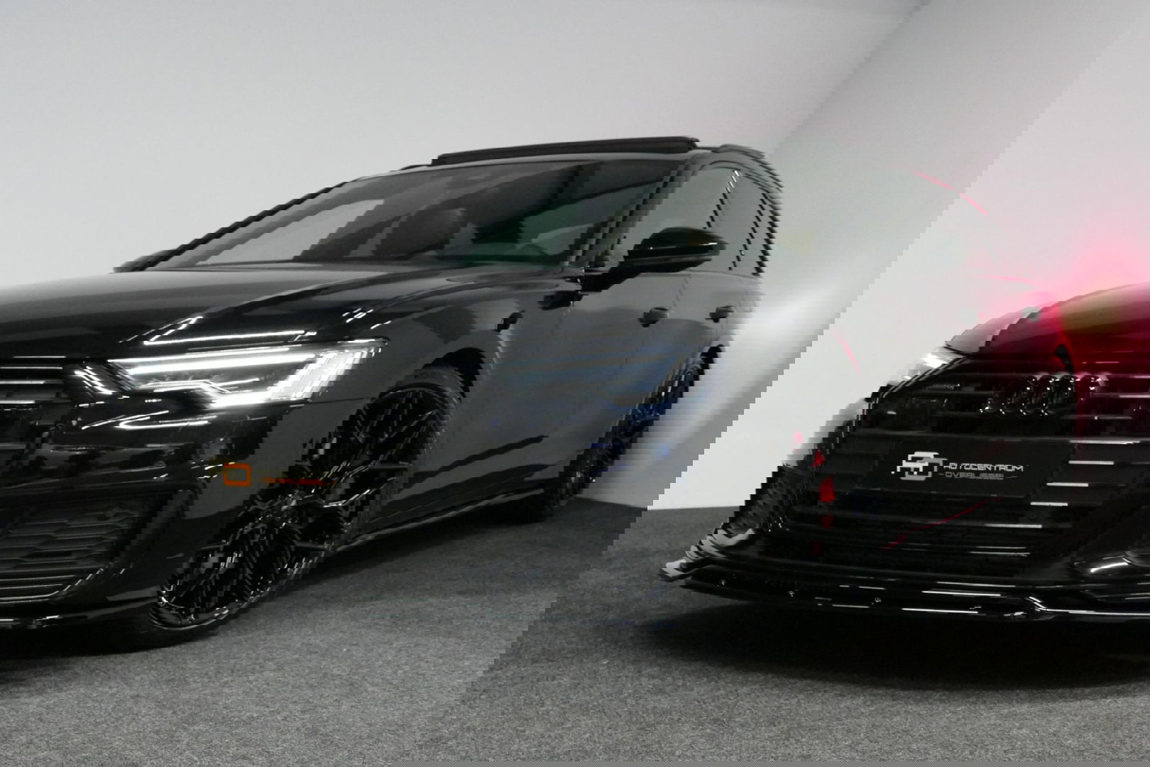 Audi A6 Avant 55 TFSI e quattro S Competition / RS6 Look / S Line / Maxton Design Bodykit V.2 / Panoramadak / Matrix LED / Stoelverwarming voor + achter / Apple Carplay - Android Auto / 21'' Vossen Look / Achteruitrijcamera / Dodehoek detectie / Audi Sound System