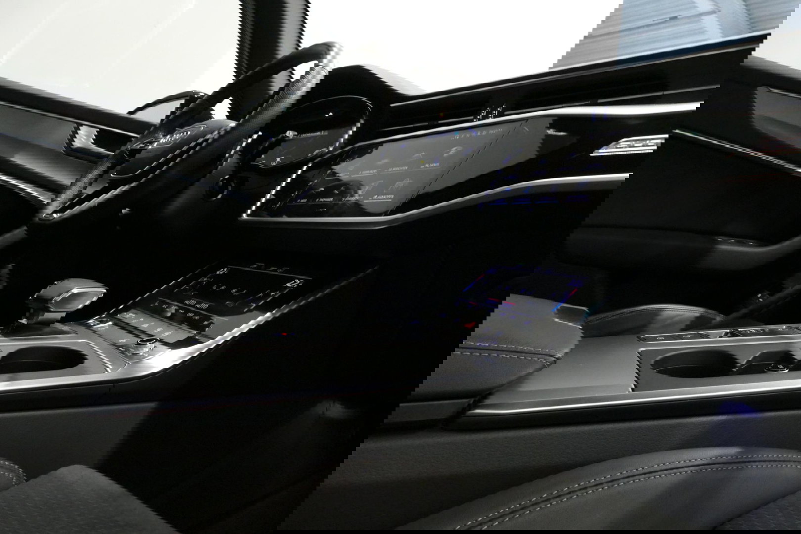 Audi A6 Avant 55 TFSI e quattro S Competition / RS6 Look / S Line / Maxton Design Bodykit V.2 / Panoramadak / Matrix LED / Stoelverwarming voor + achter / Apple Carplay - Android Auto / 21'' Vossen Look / Achteruitrijcamera / Dodehoek detectie / Audi Sound System