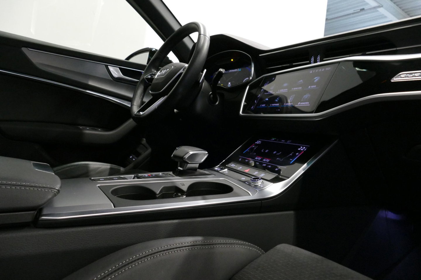 Audi A6 Avant 55 TFSI e quattro S Competition / RS6 Look / S Line / Maxton Design Bodykit V.2 / Panoramadak / Matrix LED / Stoelverwarming voor + achter / Apple Carplay - Android Auto / 21'' Vossen Look / Achteruitrijcamera / Dodehoek detectie / Audi Sound System