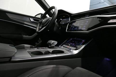 Audi A6 Avant 55 TFSI e quattro S Competition / RS6 Look / S Line / Maxton Design Bodykit V.2 / Panoramadak / Matrix LED / Stoelverwarming voor + achter / Apple Carplay - Android Auto / 21'' Vossen Look / Achteruitrijcamera / Dodehoek detectie / Audi Sound System