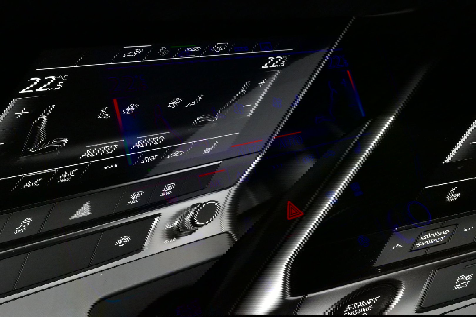 Audi A6 Avant 55 TFSI e quattro S Competition / RS6 Look / S Line / Maxton Design Bodykit V.2 / Panoramadak / Matrix LED / Stoelverwarming voor + achter / Apple Carplay - Android Auto / 21'' Vossen Look / Achteruitrijcamera / Dodehoek detectie / Audi Sound System