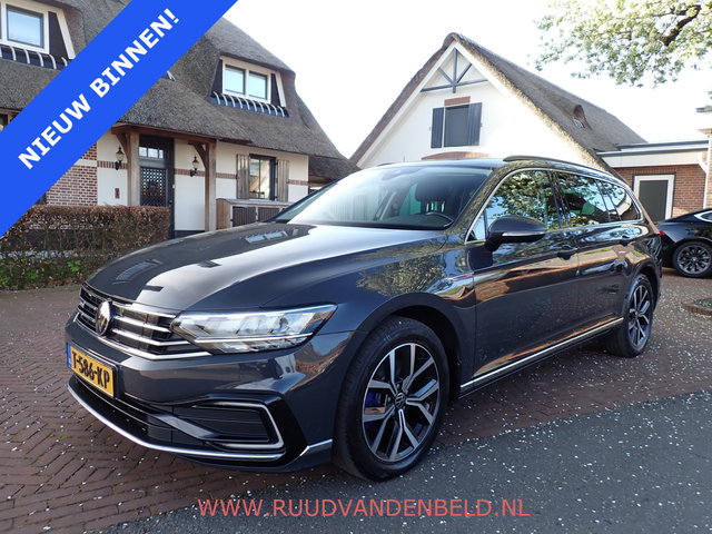 Volkswagen Passat - Variant 1.4 TSI PHEV GTE Business / STUUR+STOELVERWARMING / ACC / CARPLAY / CAMERA