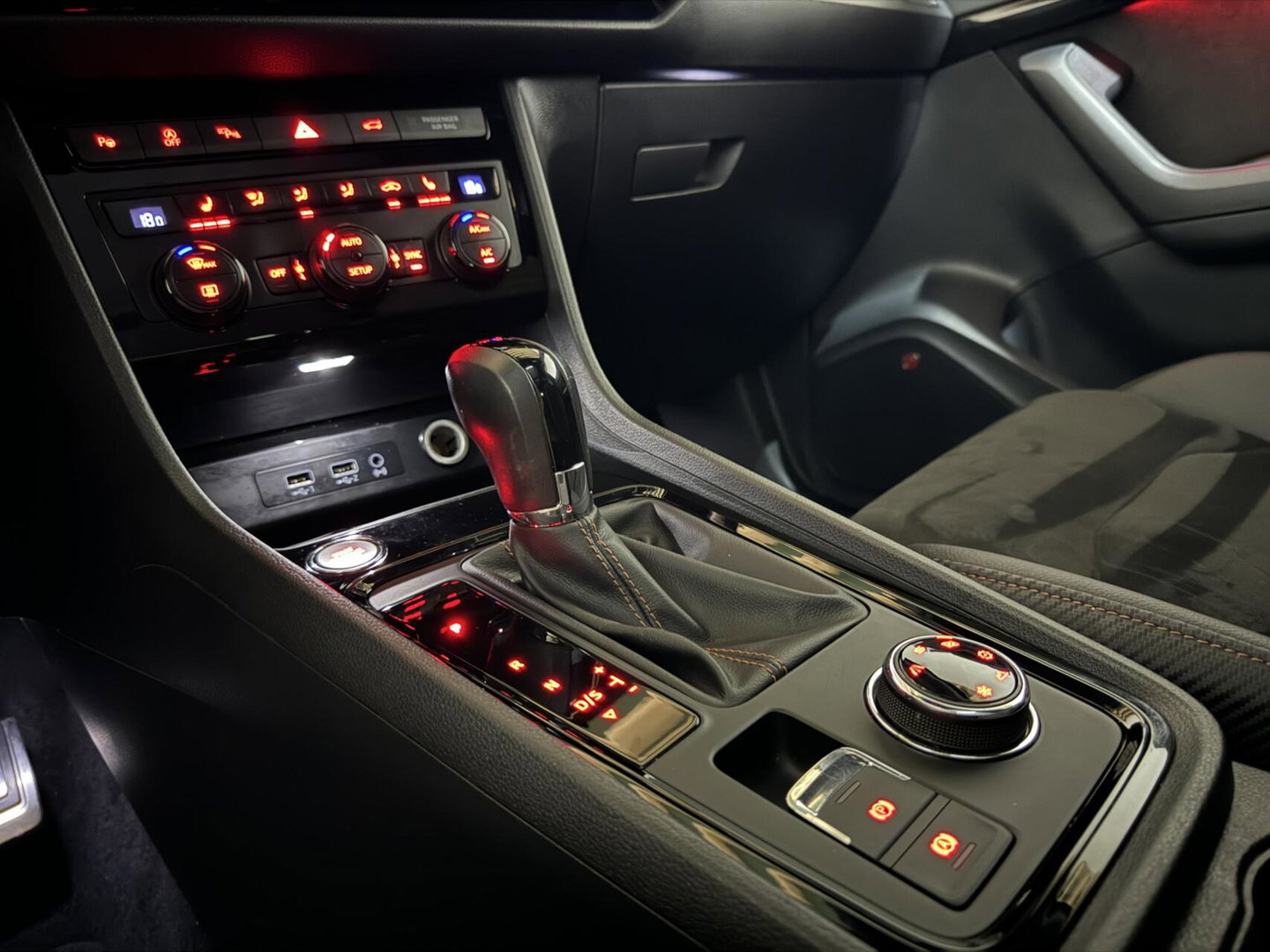 CUPRA Ateca 2.0 TSI 4DRIVE Pano Virtual Brembo Beats 360° Trekh.