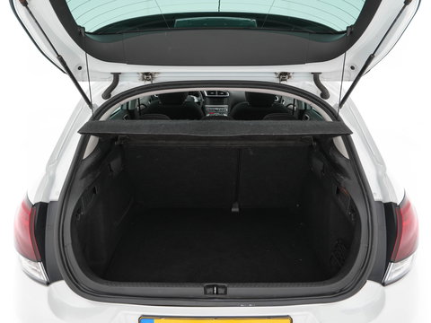 Citroën C4 1.6 BlueHDi Feel *PANO | SPORT-SEATS | PDC | PRIVACY-GLASS | ECC | CRUISE | TOWBAR*