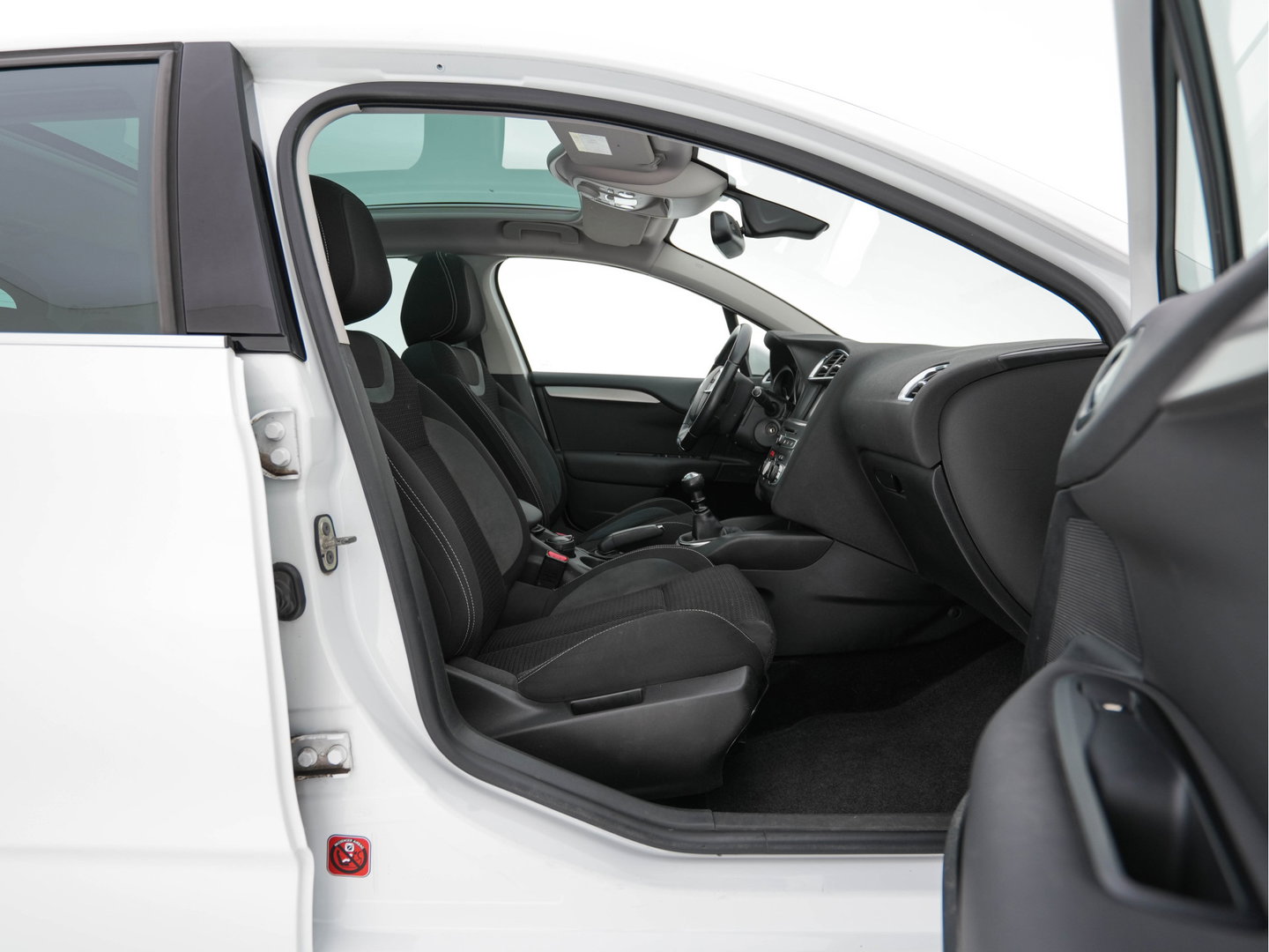 Citroën C4 1.6 BlueHDi Feel *PANO | SPORT-SEATS | PDC | PRIVACY-GLASS | ECC | CRUISE | TOWBAR*