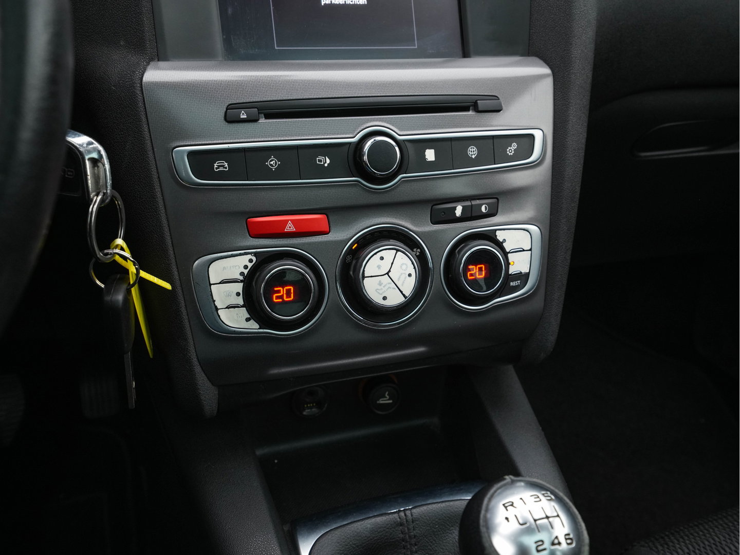 Citroën C4 1.6 BlueHDi Feel *PANO | SPORT-SEATS | PDC | PRIVACY-GLASS | ECC | CRUISE | TOWBAR*