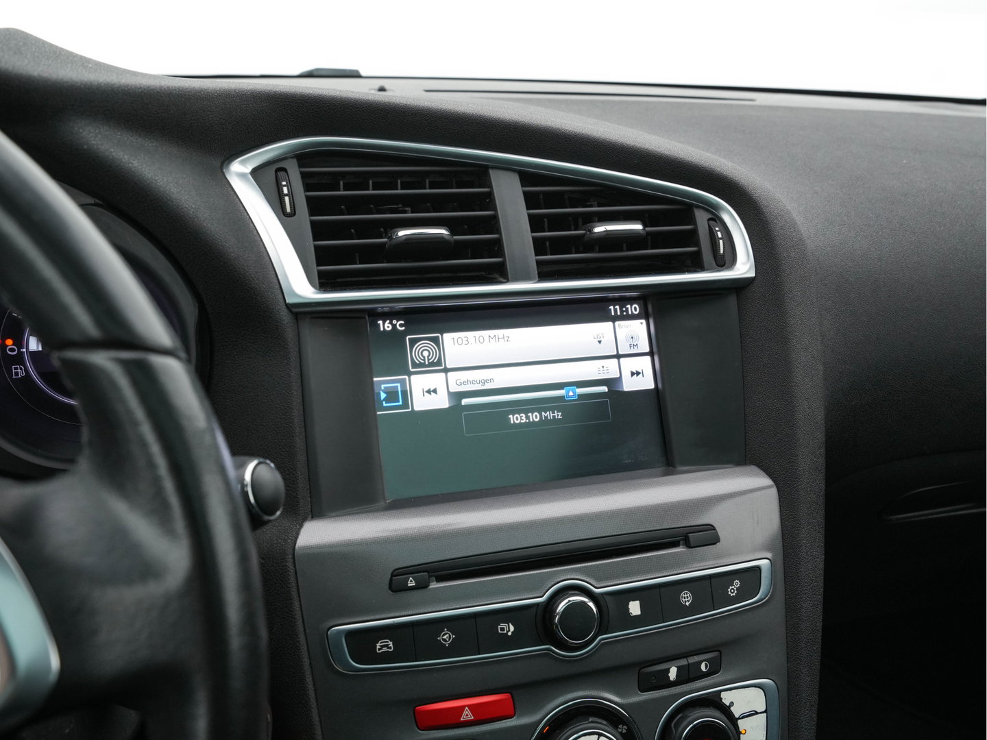 Citroën C4 1.6 BlueHDi Feel *PANO | SPORT-SEATS | PDC | PRIVACY-GLASS | ECC | CRUISE | TOWBAR*