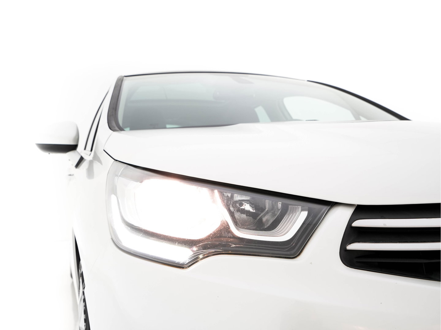 Citroën C4 1.6 BlueHDi Feel *PANO | SPORT-SEATS | PDC | PRIVACY-GLASS | ECC | CRUISE | TOWBAR*