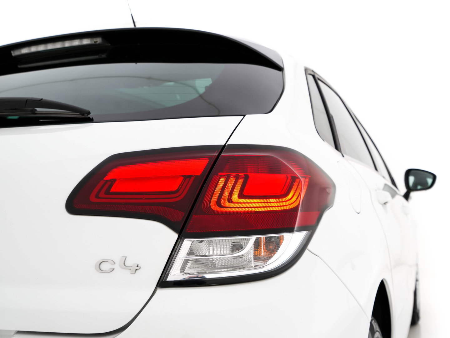 Citroën C4 1.6 BlueHDi Feel *PANO | SPORT-SEATS | PDC | PRIVACY-GLASS | ECC | CRUISE | TOWBAR*