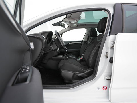 Citroën C4 1.6 BlueHDi Feel *PANO | SPORT-SEATS | PDC | PRIVACY-GLASS | ECC | CRUISE | TOWBAR*